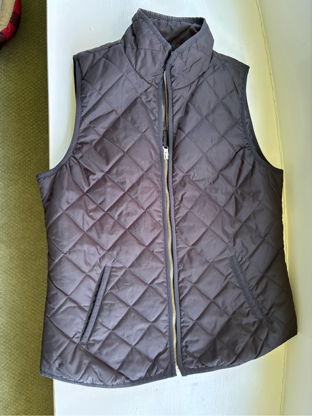 Quilted Sleeveless Zip Vest in Black